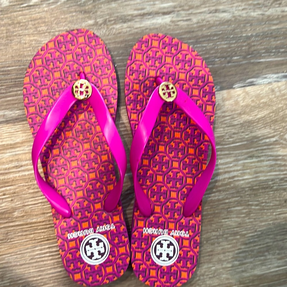 Tory Burch flip-flops size 8 - gorgeous fun bright color with signature logo.
